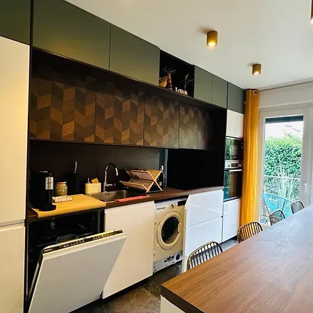 An Exceptional Apartment, 20 Min Paris, 10 Min Orly Airport, 30 Min Disney, 25 Min Versailles, Parking Free *