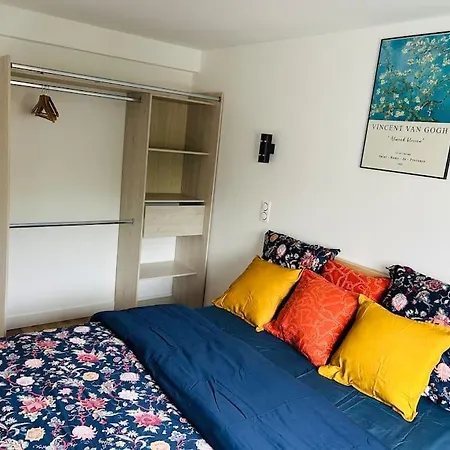An Exceptional Apartment, 20 Min Paris, 10 Min Orly Airport, 30 Min Disney, 25 Min Versailles, Parking Free *