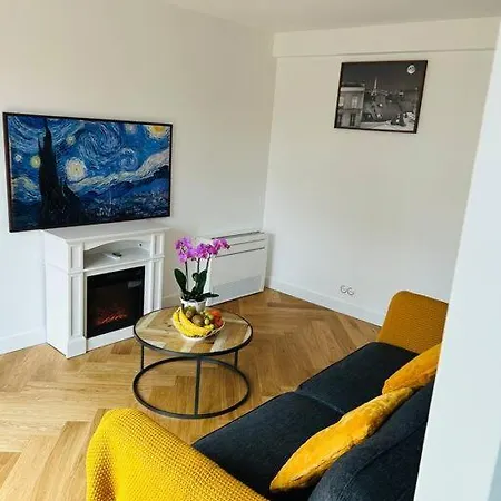 An Exceptional Apartment, 20 Min Paris, 10 Min Orly Airport, 30 Min Disney, 25 Min Versailles, Parking Free Apartment
